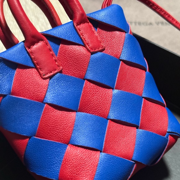 Bottega Veneta Bicolor Intreccio Soft-leather Bag-shaped Charm - Picture 6 of 9